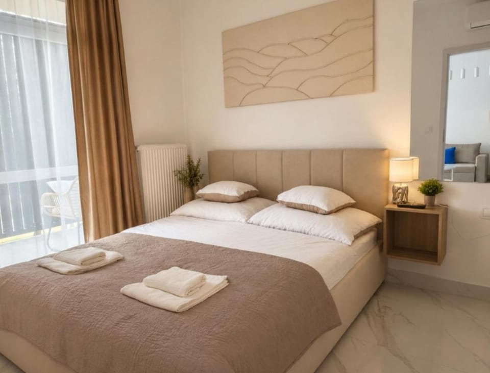 Bedroom, towels