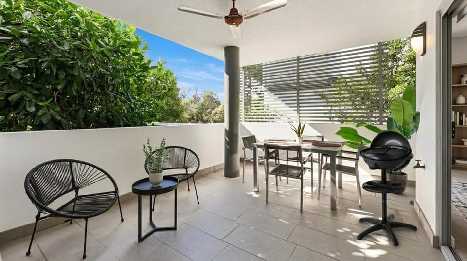 Balcony/Terrace, Entertainment