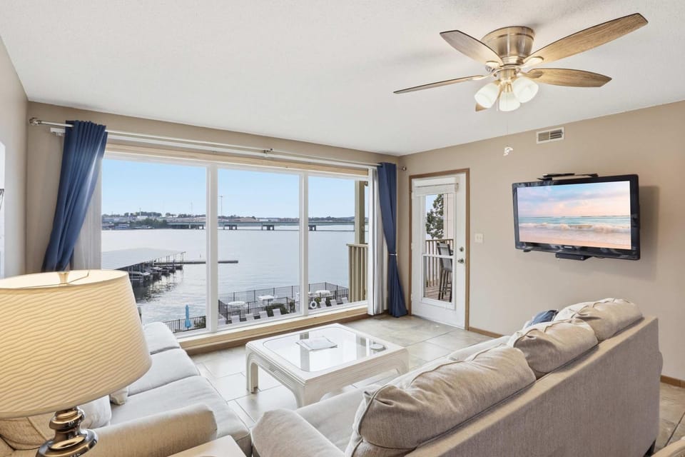 Parkside Escape - Seasonal Pool - Lake View - Pool View House in Osage Beach