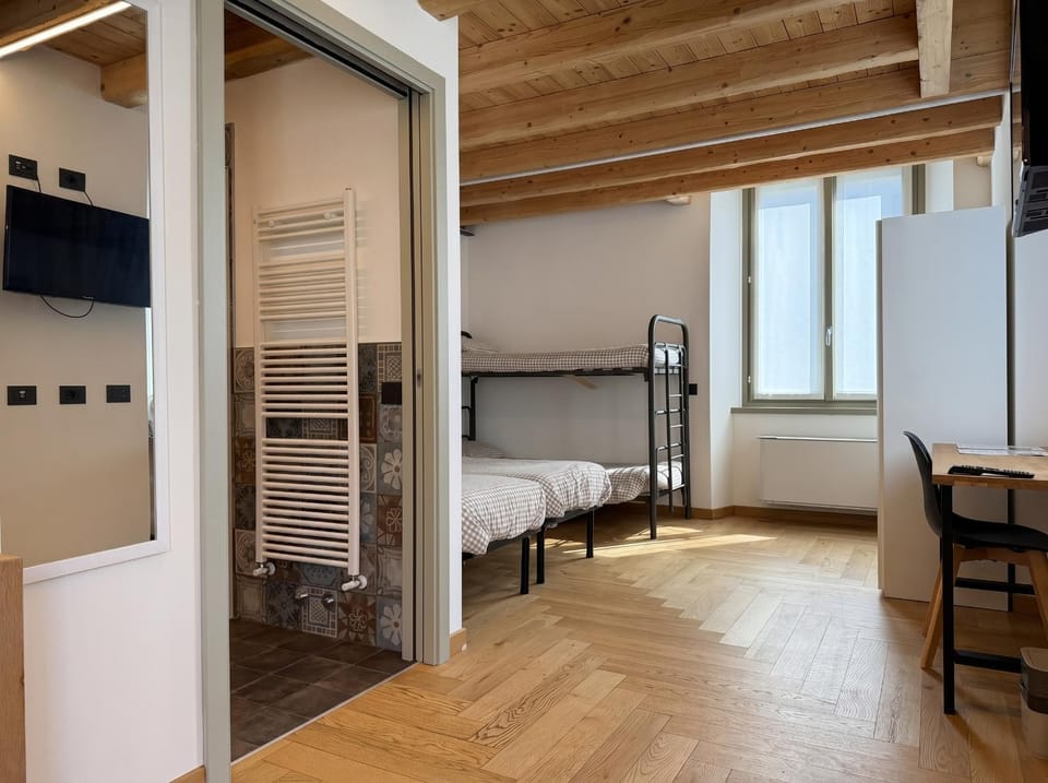 Bed, TV and multimedia, Photo of the whole room, Bedroom, bunk bed