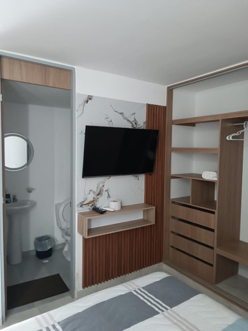 TV and multimedia, Dinner, wardrobe