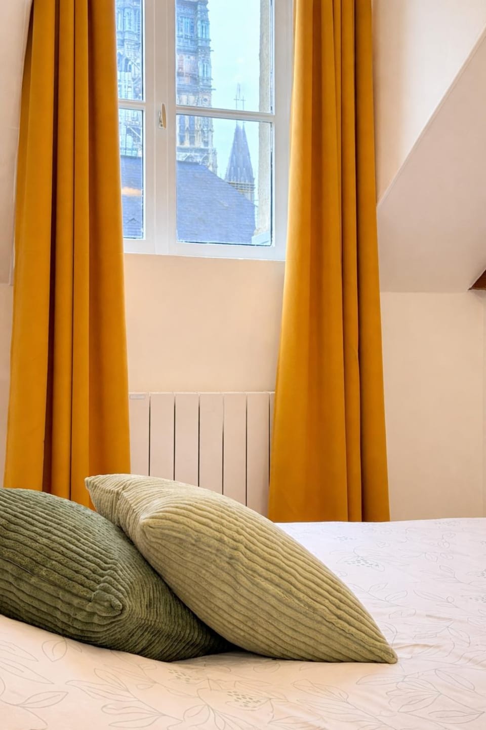 Decorative detail, Bedroom, City view