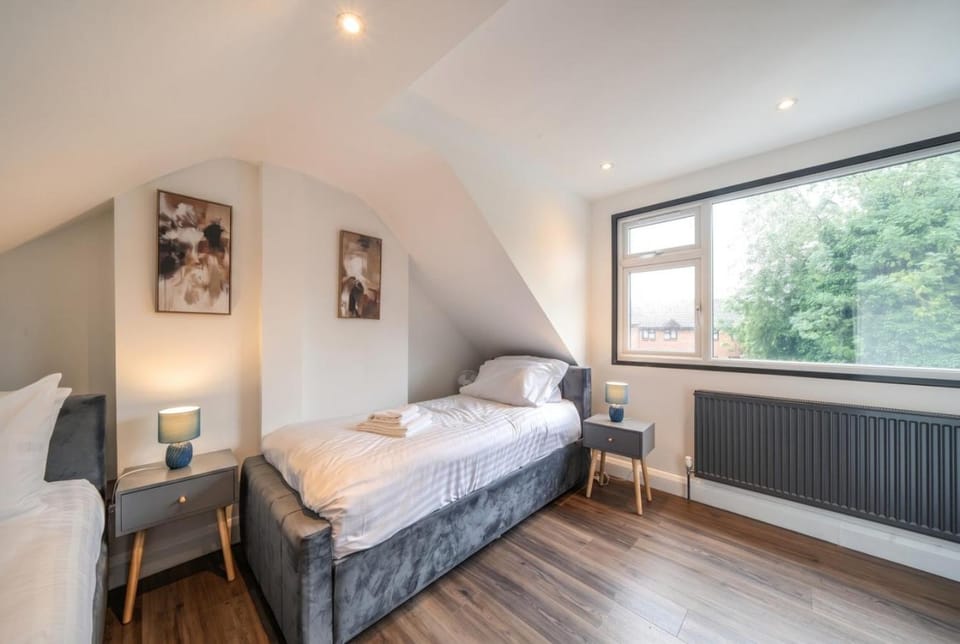 Bed, Photo of the whole room, Bedroom