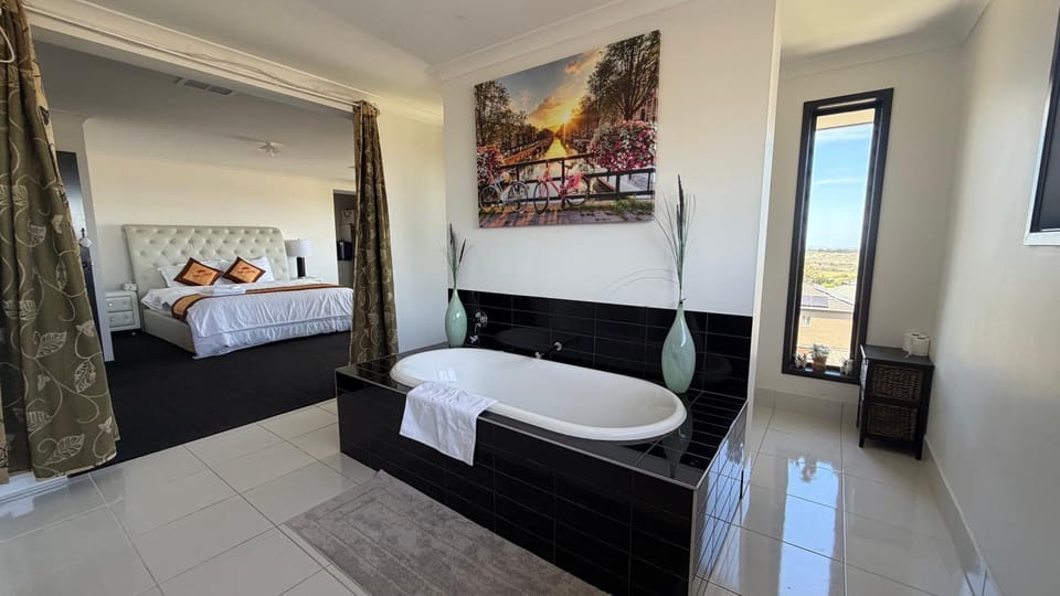 Emu Lodge Spacious 6BR Hilltop Retreat House in Diggers Rest