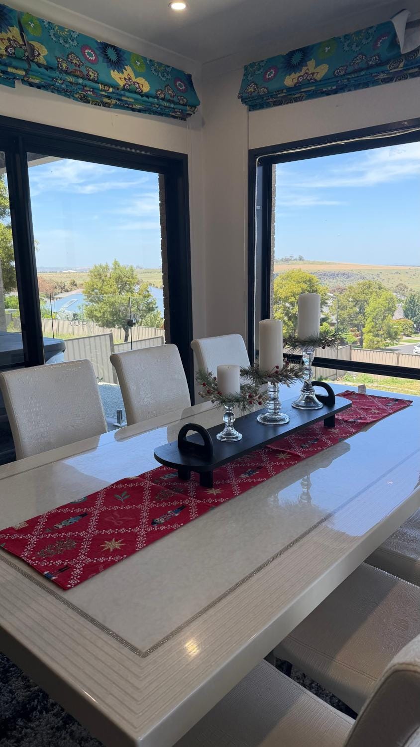Emu Lodge Spacious 6BR Hilltop Retreat House in Diggers Rest
