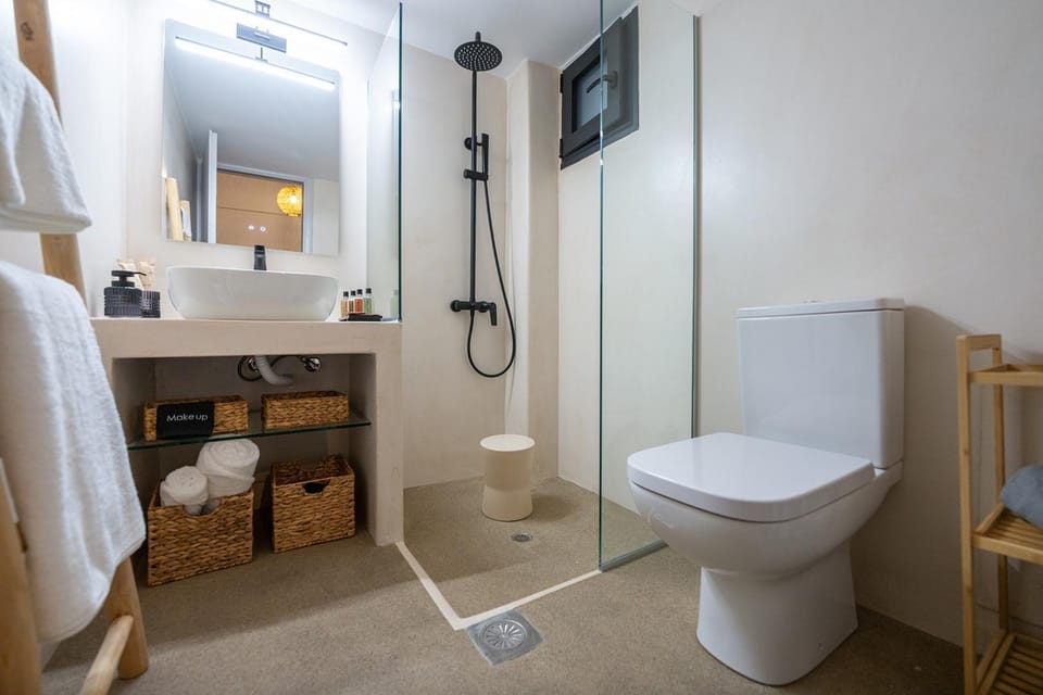 Shower, Toilet, Bathroom