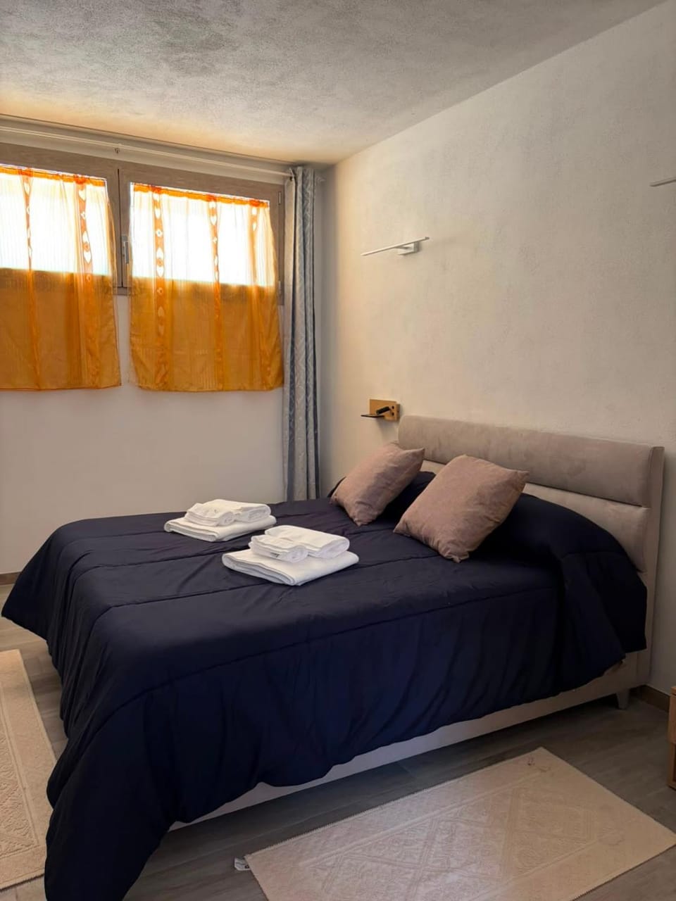 Bedroom, towels