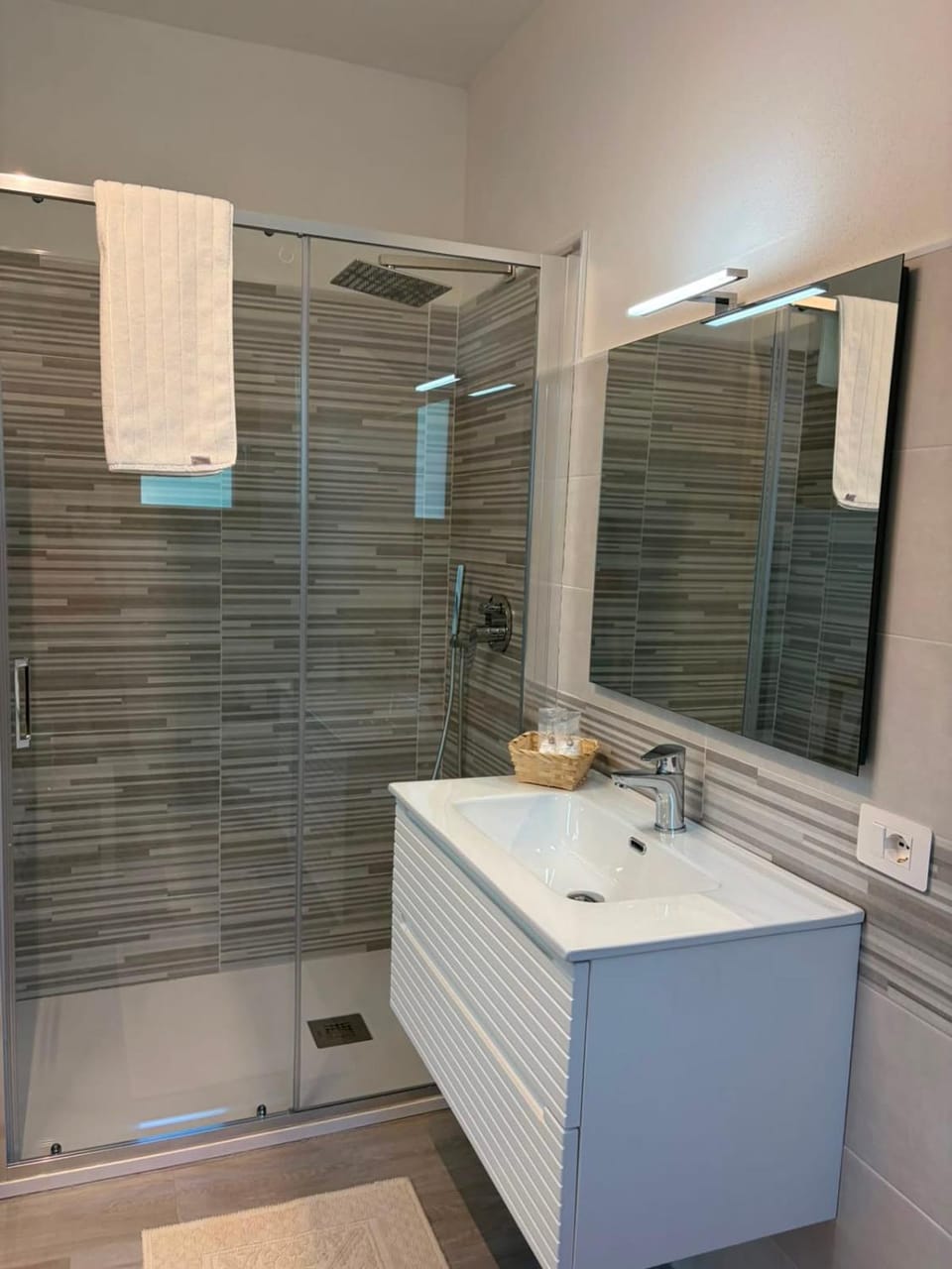 Shower, Bathroom