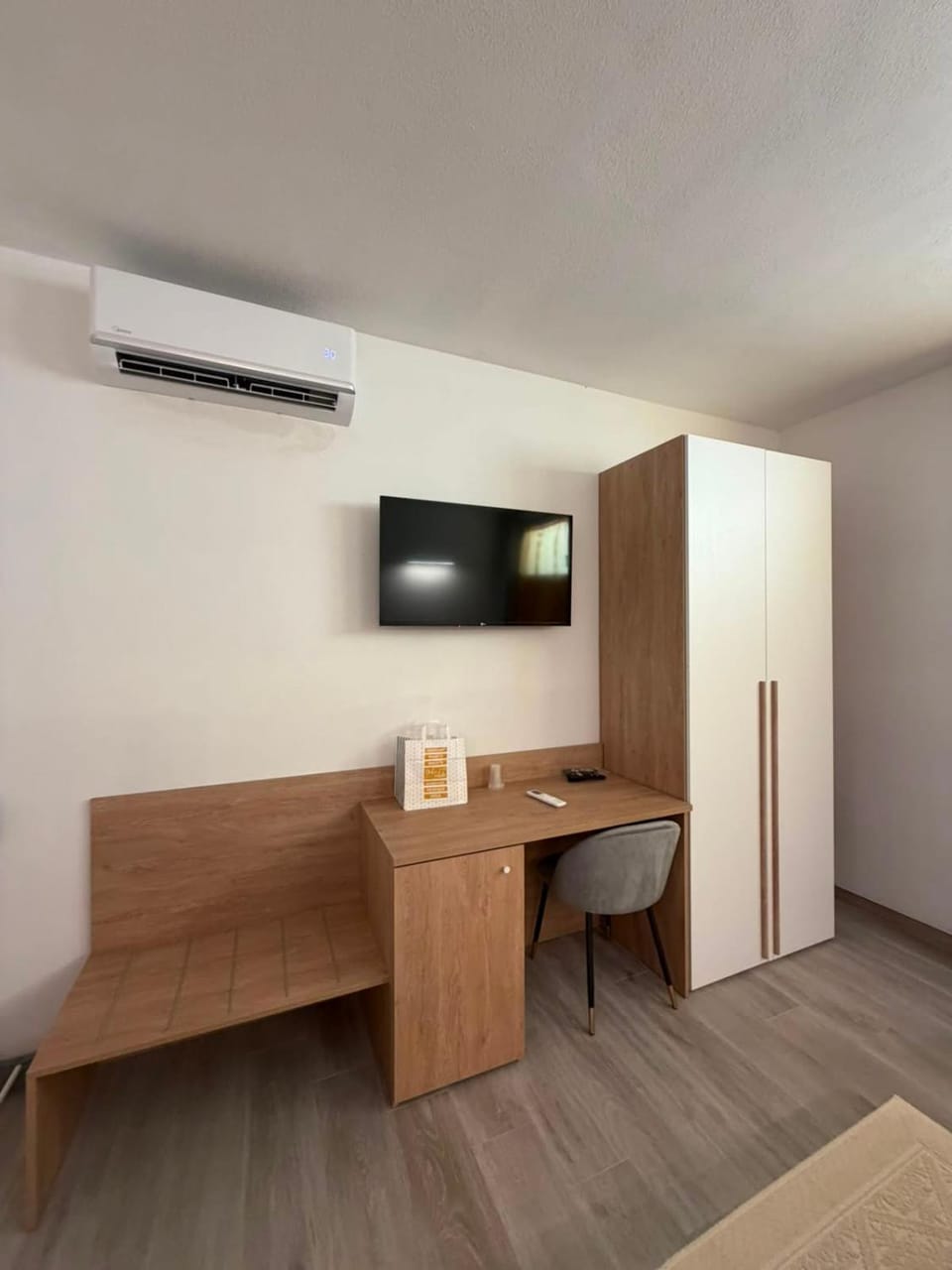 TV and multimedia, Bedroom, wardrobe, air conditioner