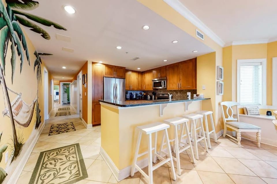 Spacious Oceanfront Condo with 2 Balconies WiFi Central AC & Shared Pool House in Ocean City