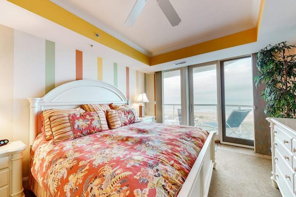 Spacious Oceanfront Condo with 2 Balconies WiFi Central AC & Shared Pool House in Ocean City