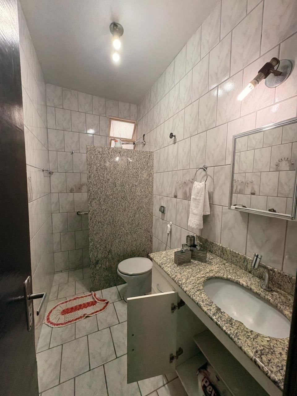 Shower, Toilet, towels