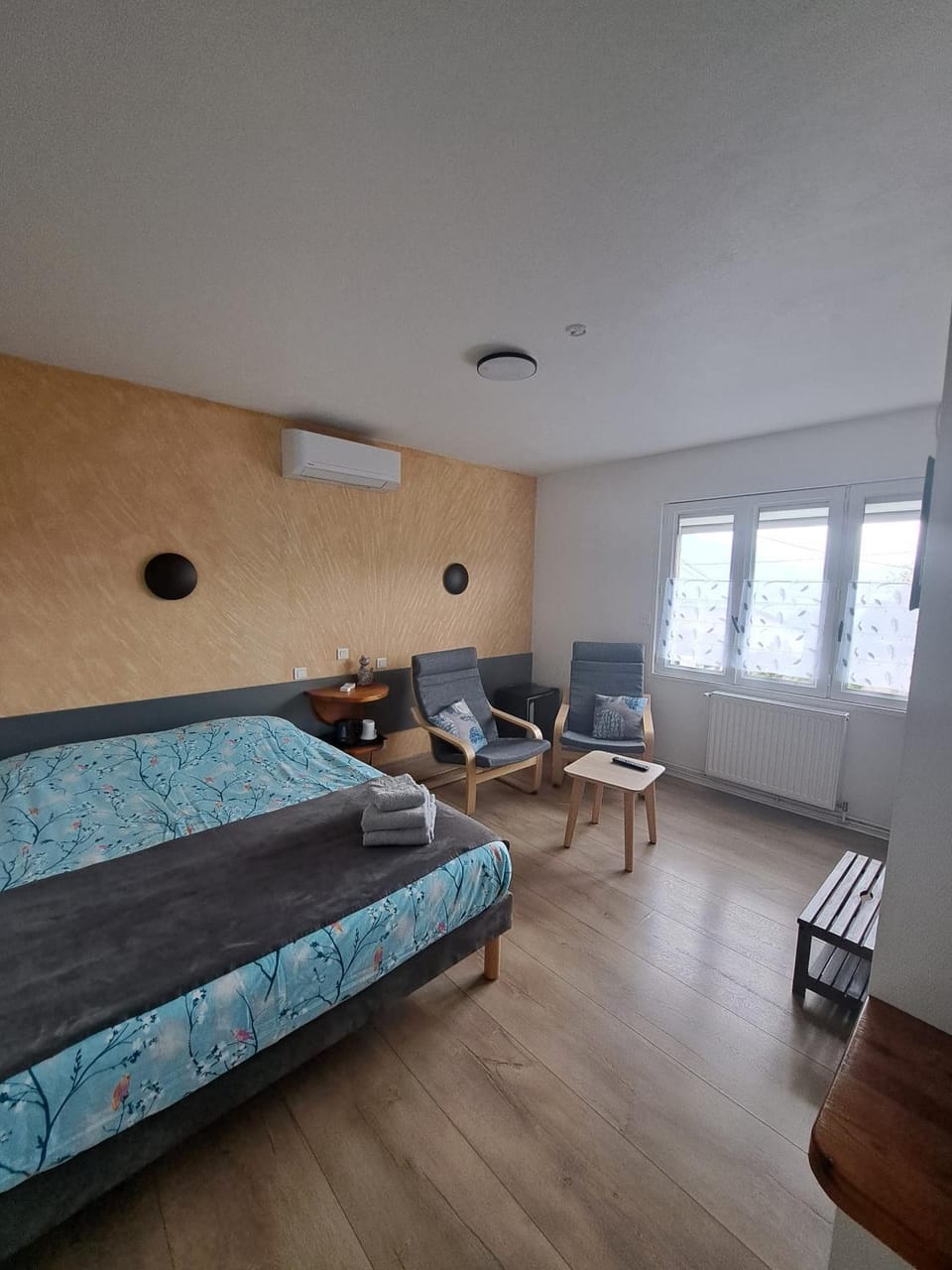 Property building, Living room, Bedroom