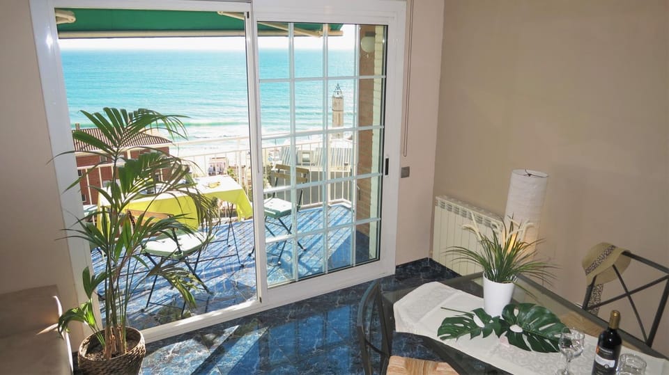Balcony/Terrace, Living room, Seating area, Dining area