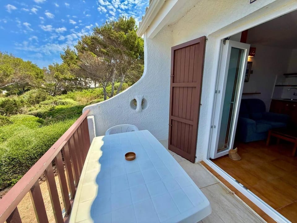Suite con piscina y vistas al mar en Cala Morell Apartment in Balearic Islands