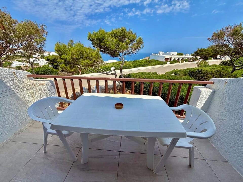 Suite con piscina y vistas al mar en Cala Morell Apartment in Balearic Islands