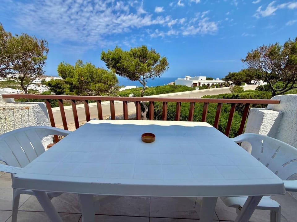 Suite con piscina y vistas al mar en Cala Morell Apartment in Balearic Islands