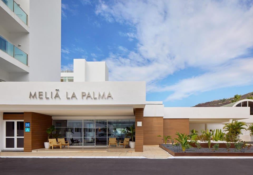 Facade/entrance, Garden, Balcony/Terrace, Lobby or reception