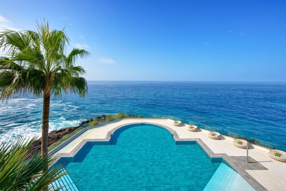 View (from property/room), Balcony/Terrace, Sea view, Swimming pool