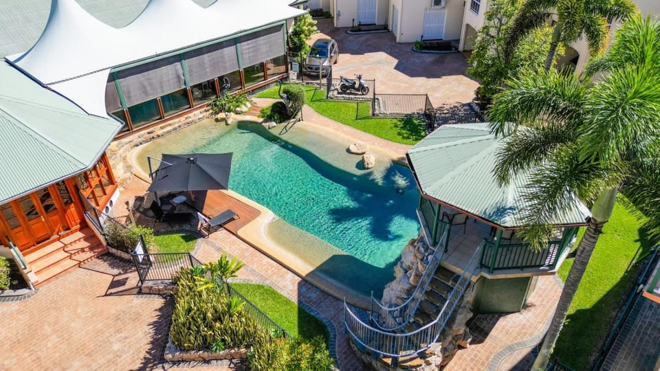 Swimming pool, Swimming pool