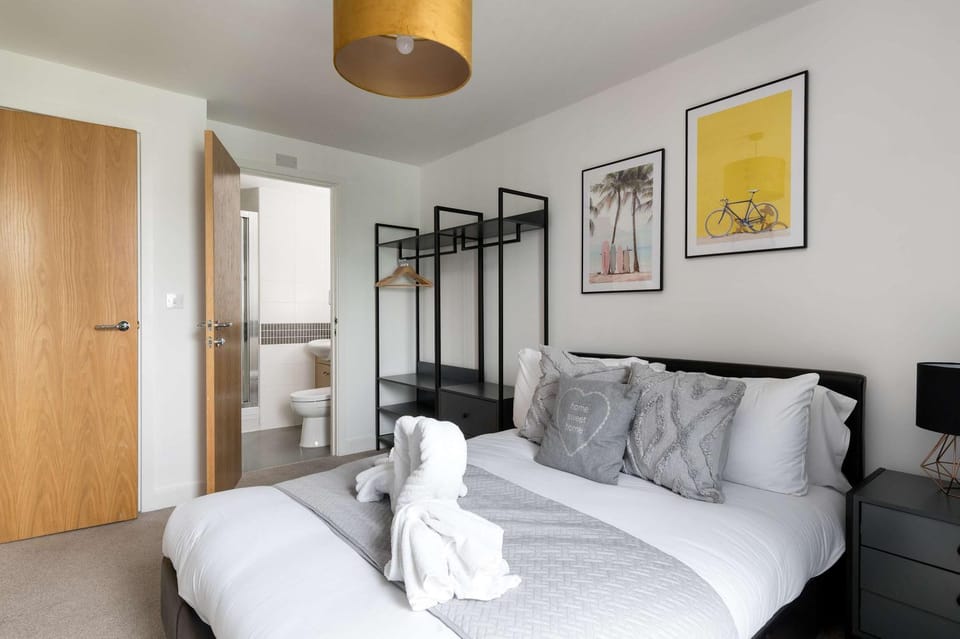 2BR Retreat - 2 Bath - Parking - Central MK Apartment in Milton Keynes