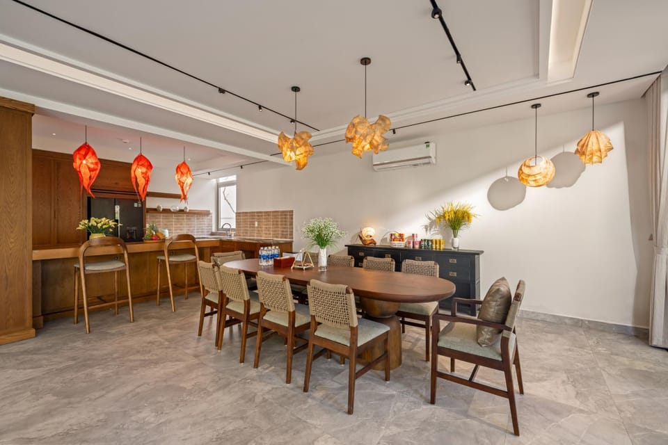 Seating area, Dining area