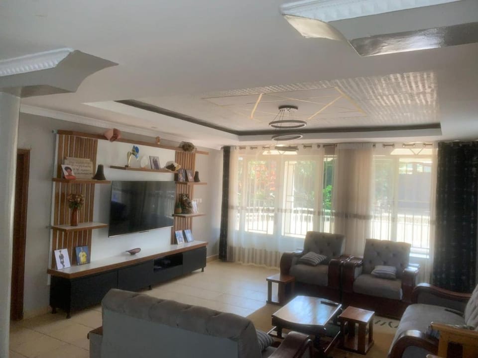 Communal lounge/ TV room, TV and multimedia, Living room, Seating area, Evening entertainment