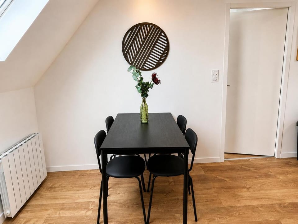 Decorative detail, Dining area, internet