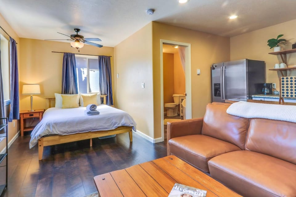 Bed, Day, Kitchen or kitchenette, Living room, furniture, towels