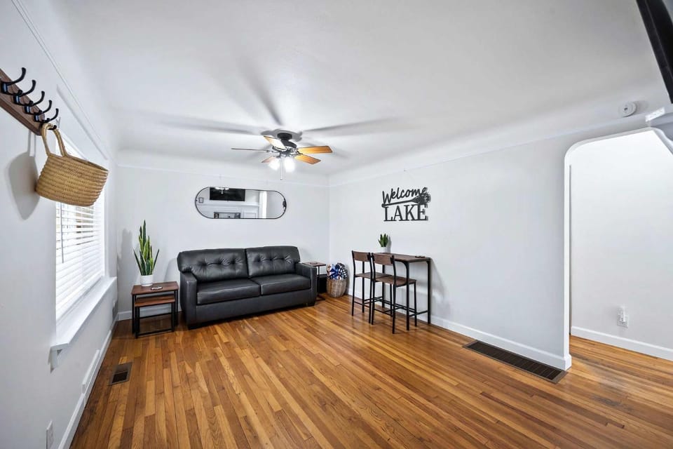 Living room, Seating area, furniture