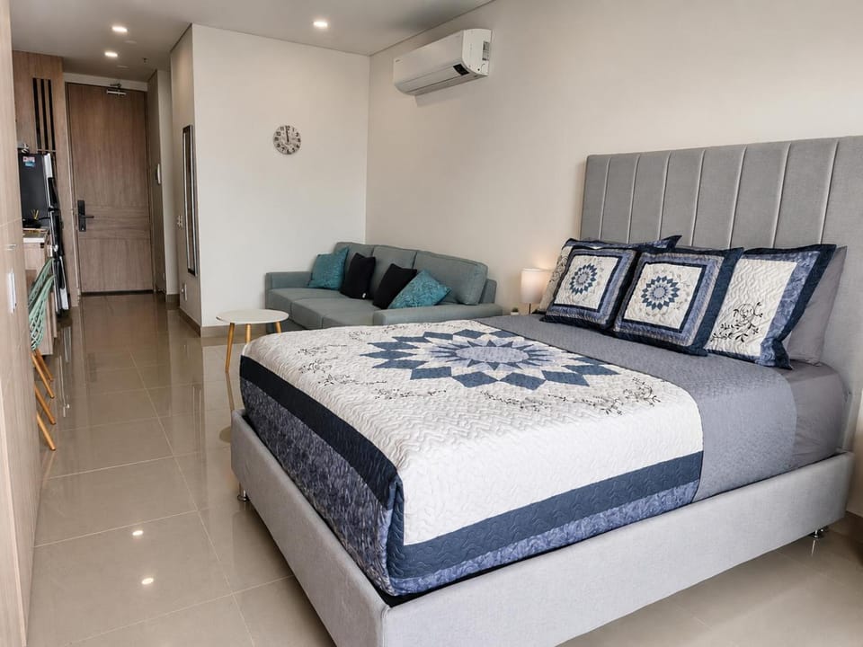 Bed, Photo of the whole room, air conditioner