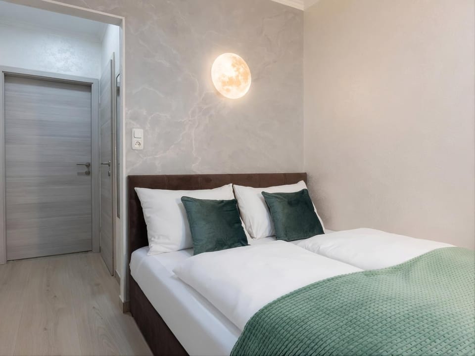 Bed, Photo of the whole room, Bedroom, wardrobe