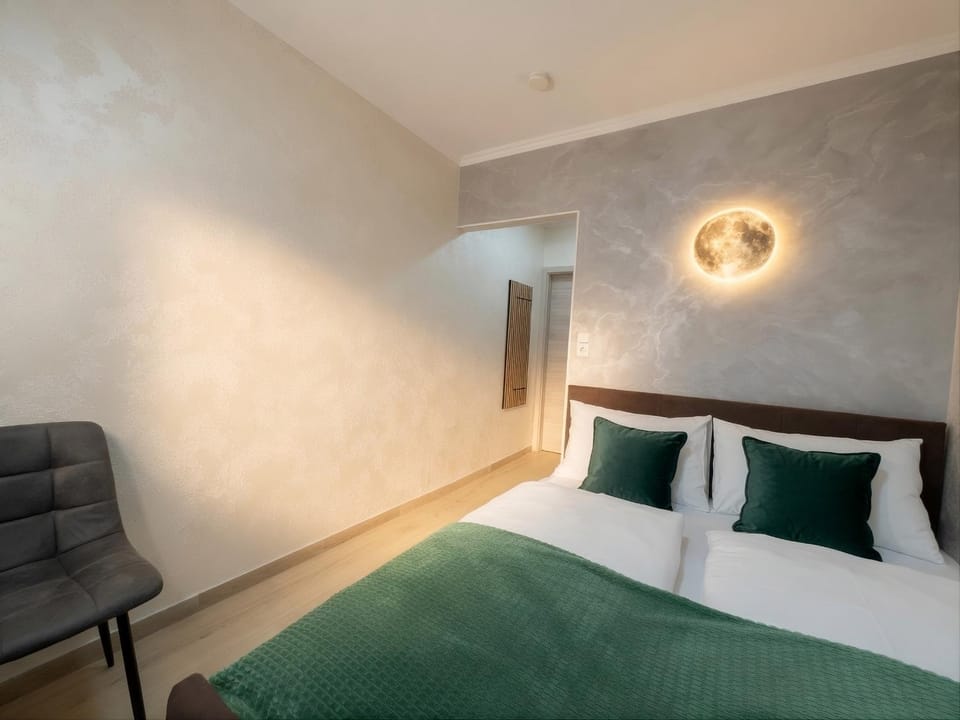 Bed, Photo of the whole room, Animals, Bedroom, Pets, pet friendly, pet friendly