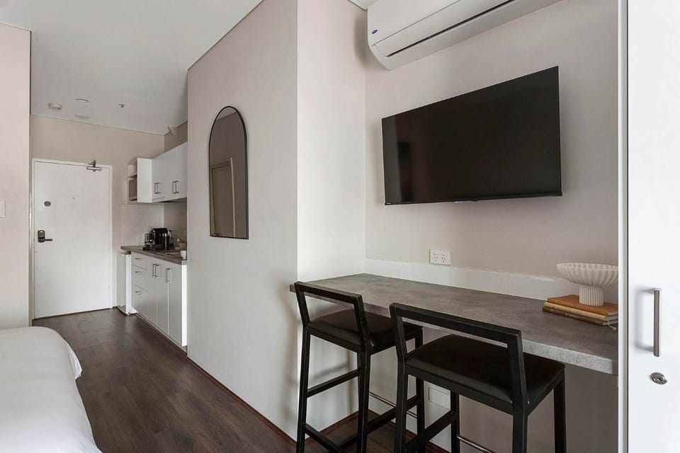 Stylist Studio, Walk to River & Shopping Mall Apartment in Perth