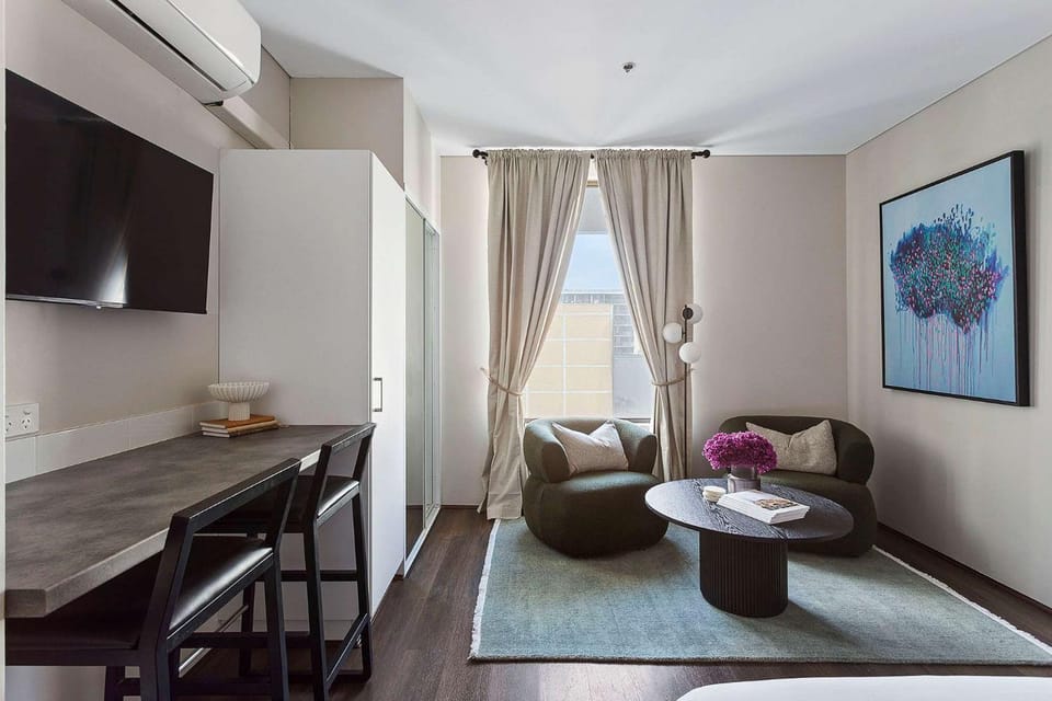 Stylist Studio, Walk to River & Shopping Mall Apartment in Perth