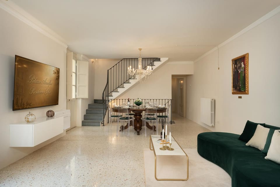Living room, Seating area, Dining area