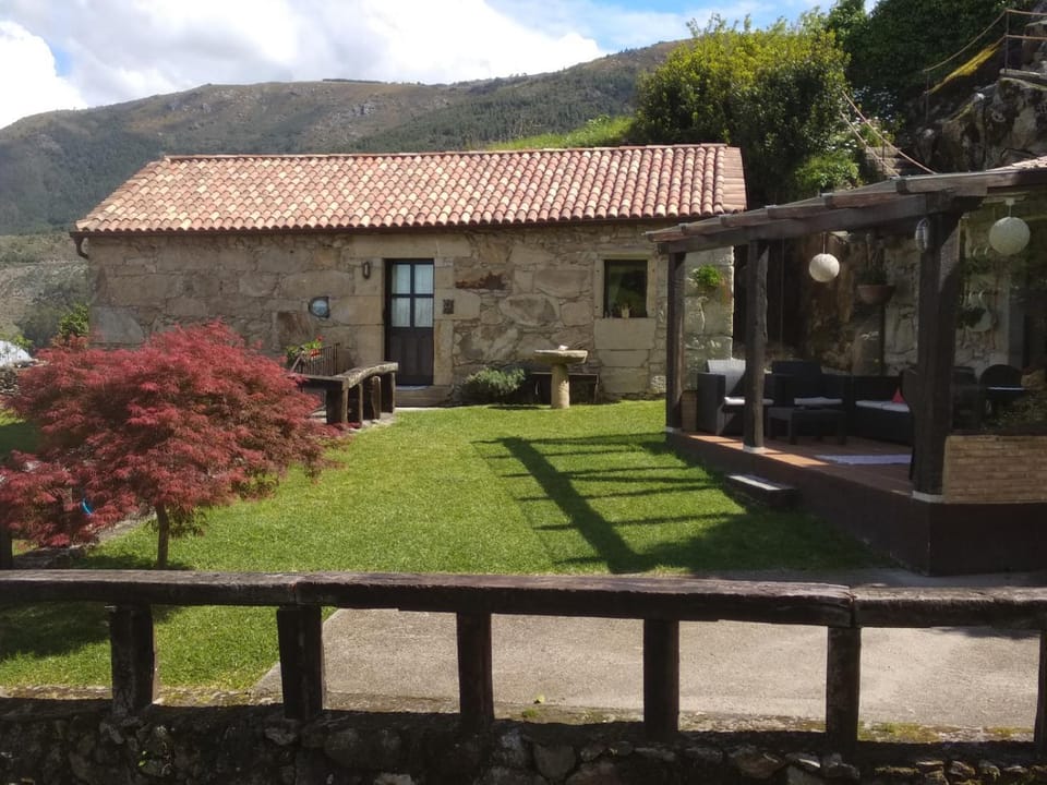 Property building, Patio, Facade/entrance, Garden