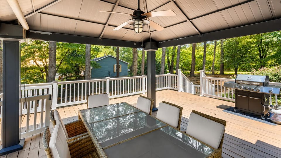 Patio, BBQ facilities, Dining area
