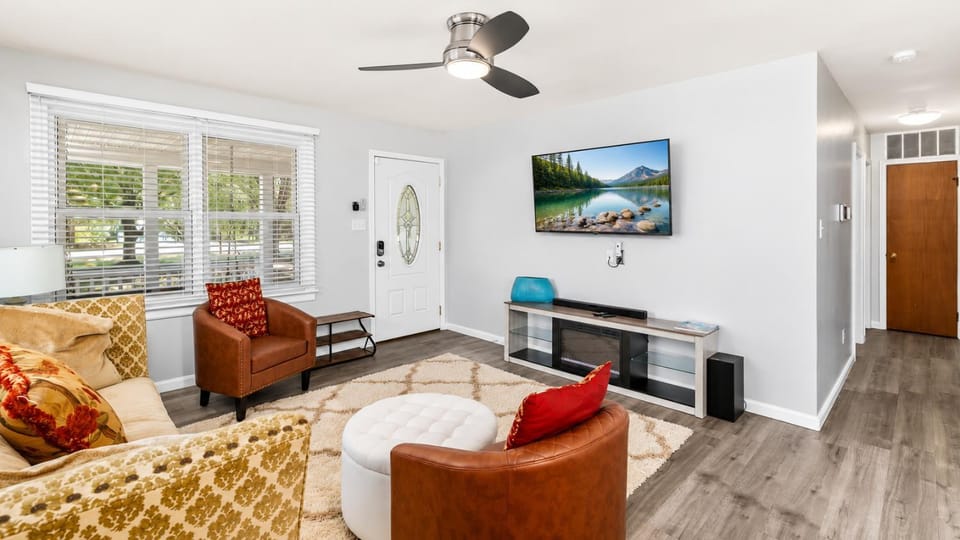TV and multimedia, Living room, Seating area