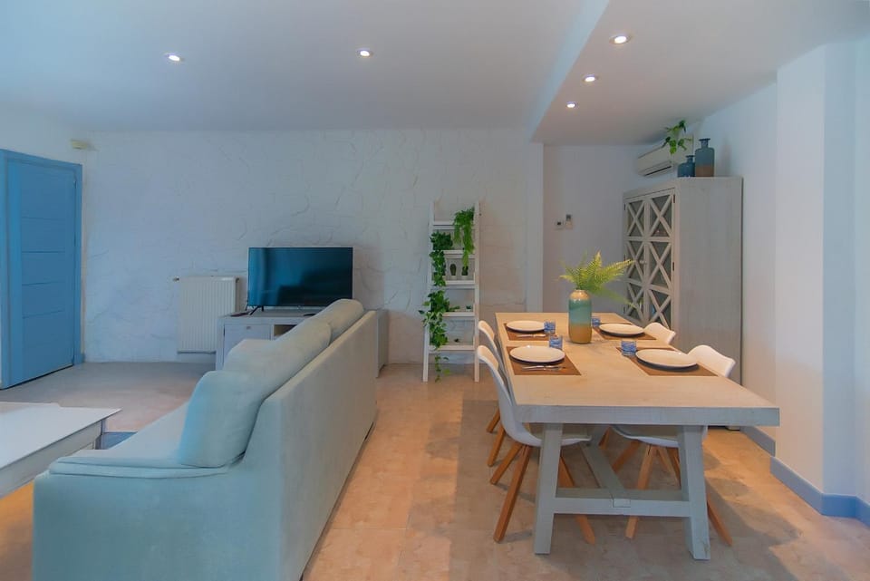 Living room, Photo of the whole room