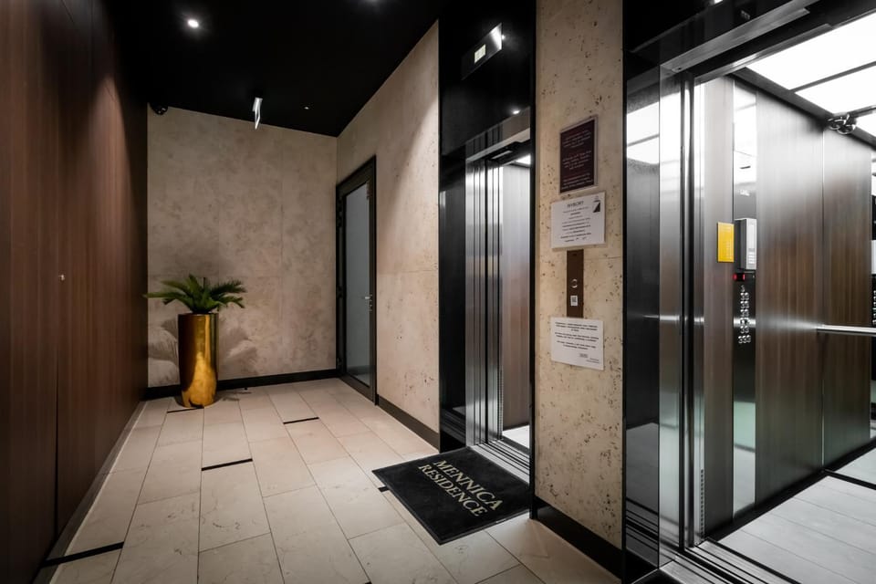Shower, Bathroom, elevator