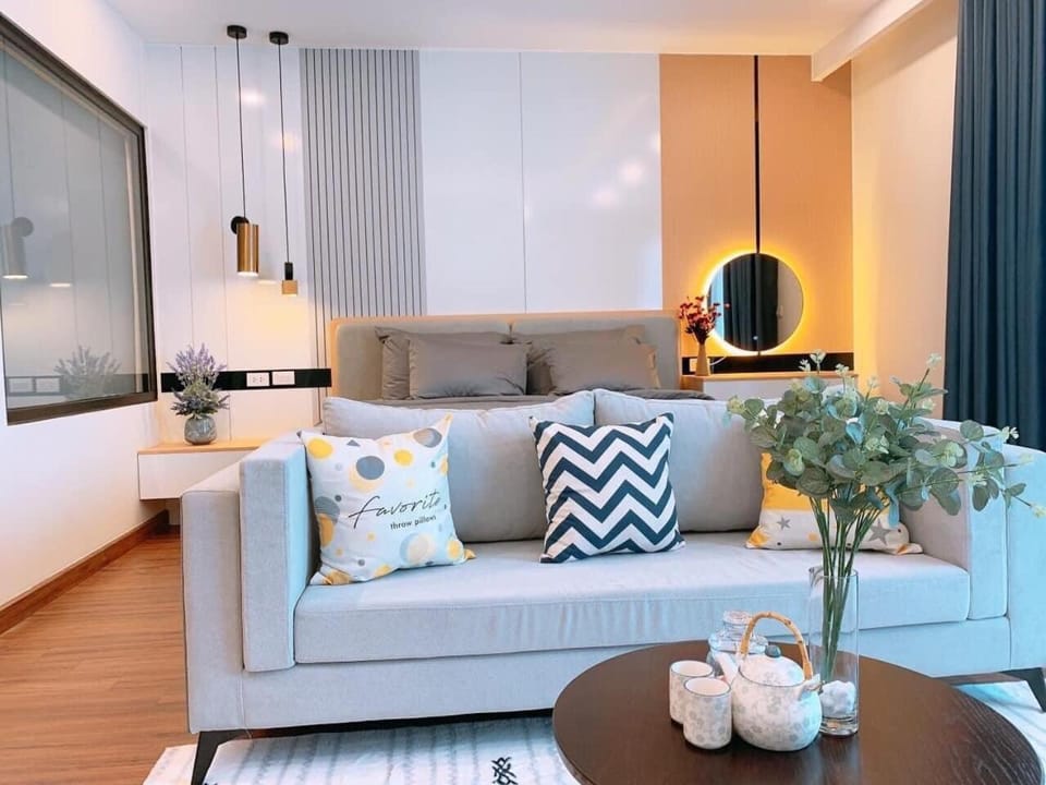 Bed, Living room, Photo of the whole room, Seating area, Bedroom
