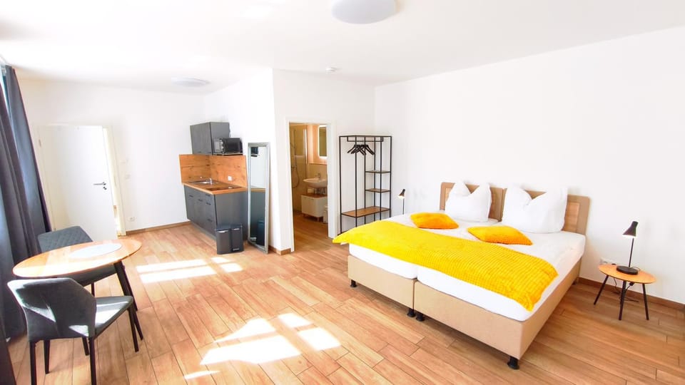 Bed, Kitchen or kitchenette, Photo of the whole room, Bedroom, wardrobe