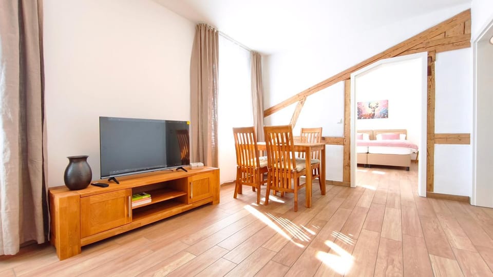 TV and multimedia, Dining area