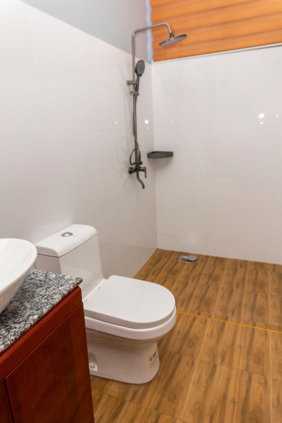 Toilet, Hot Tub, Bathroom