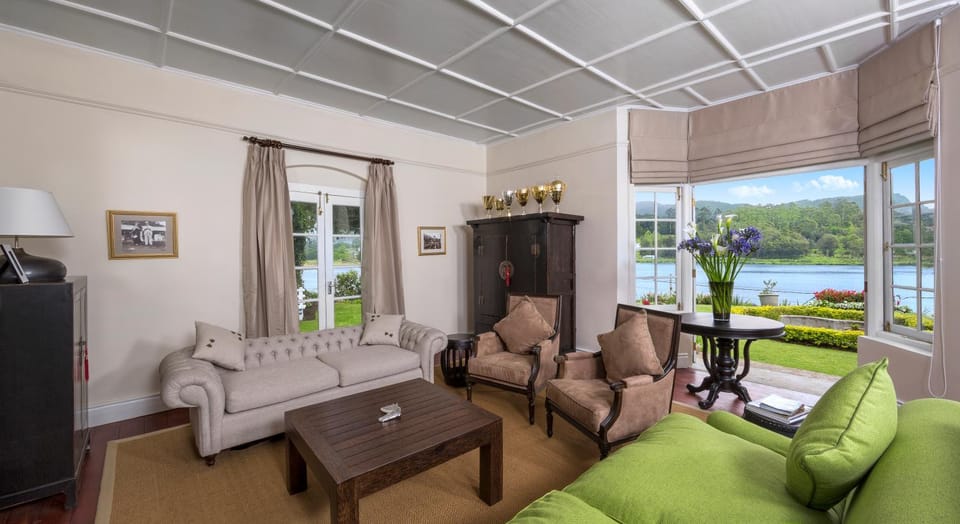 Lounge or bar, Seating area