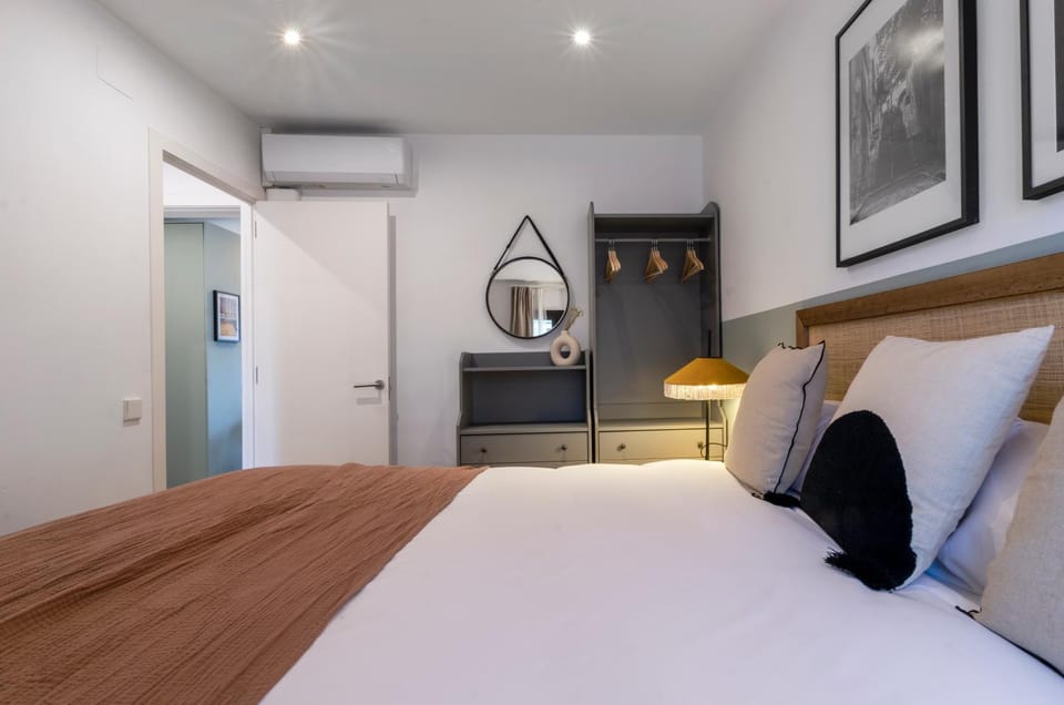Bed, Photo of the whole room, Bedroom