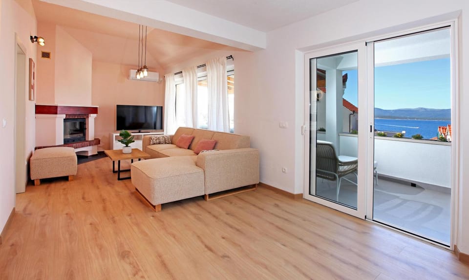 TV and multimedia, Living room, Seating area, Sea view