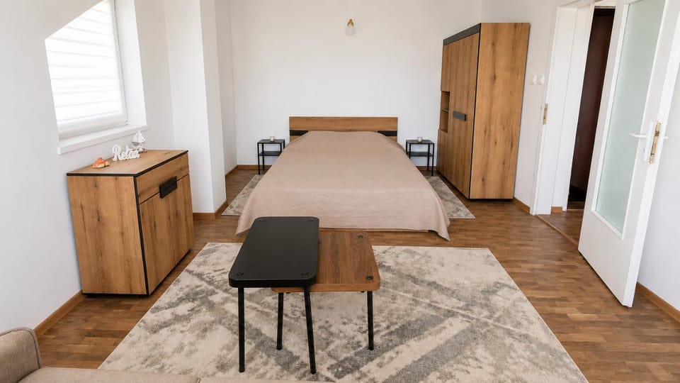 Bedroom, wardrobe