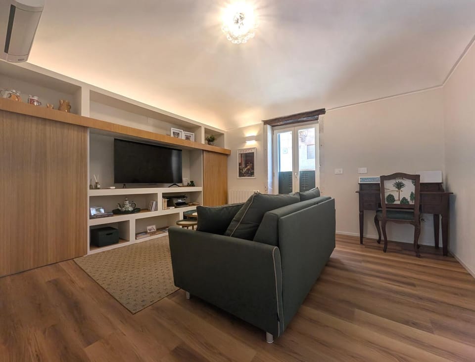 TV and multimedia, Living room, Seating area